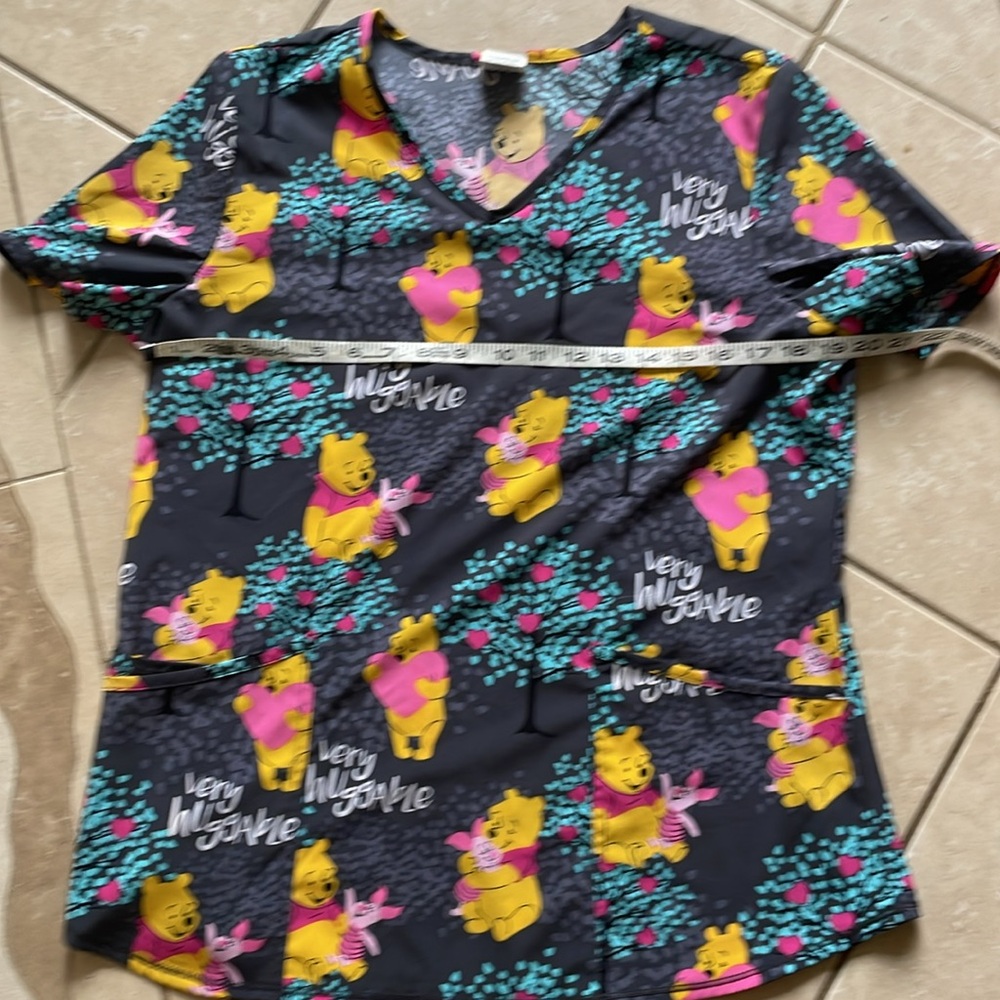 Disney Winnie the pooh, Very huggable scrub top M - Picture 2 of 6